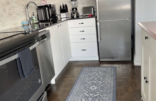 Yorkville Apartment | Luxury Character Downtown Apt with Pool. Pet friendly.