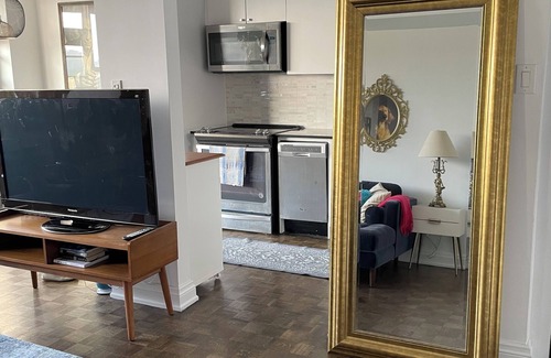 Yorkville Apartment | Luxury Character Downtown Apt with Pool. Pet friendly.