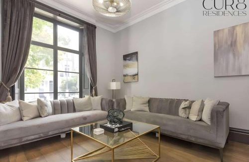 Chelsea House | Luxury Chelsea House with Parking