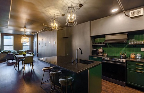 West Main Historic District Condo | Luxury City Escape. Peaceful Retreat by Hollyhock