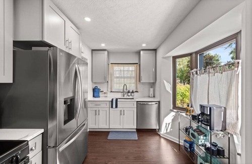 Parma Heights Apartment | Luxury Cleveland Home W/Fitness Equipment & Yard
