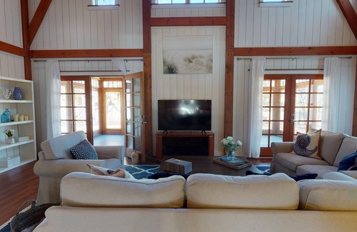Town Landing House | Luxury Coastal Home w2 Living Rooms, Pool, Rooftop