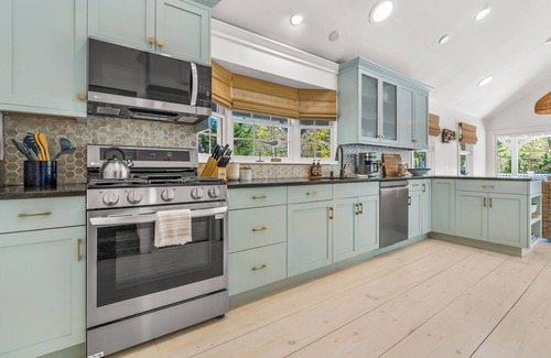 Centerville House | Luxury Coastal Retreat w/Heated Pool! Close to Beaches & Ponds.