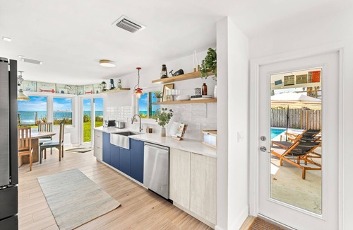 Melbourne Beach House | 🌊 Luxury Coastal House ON THE BEACH w/Oceanfront Pool & VIEWS!