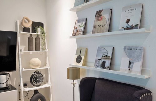 Kennington Apartment | Luxury Collection- Designer 2 Bedroom Apartment - Superhost Status