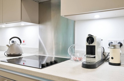 Kennington Apartment | Luxury Collection- Designer 2 Bedroom Apartment - Superhost Status