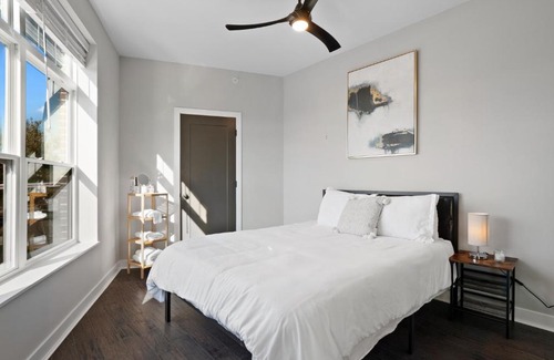 Ohio City Apartment | Luxury Condo 10 Minutes from First Energy Stadium B4