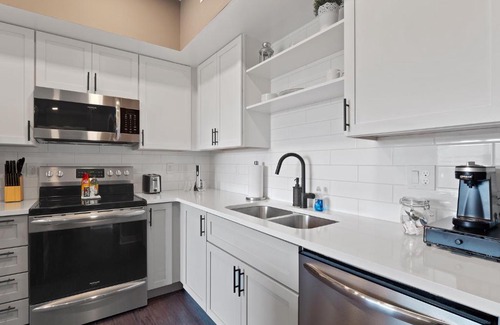 Ohio City Apartment | Luxury Condo 10 Minutes from First Energy Stadium B4