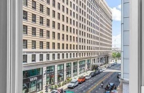 Downtown Wilmington Apartment | Luxury Condo + Free Garage Parking 402
