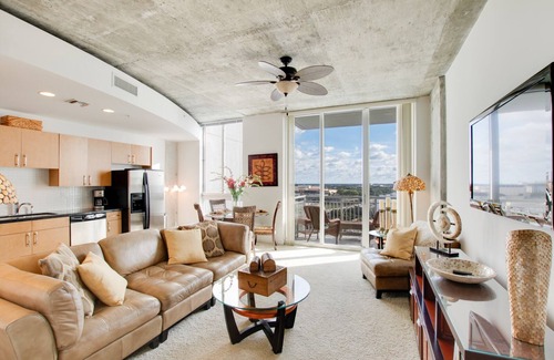 West Palm Beach Condo | Luxury Condo Located Near Restaurants, Theaters & Beaches.