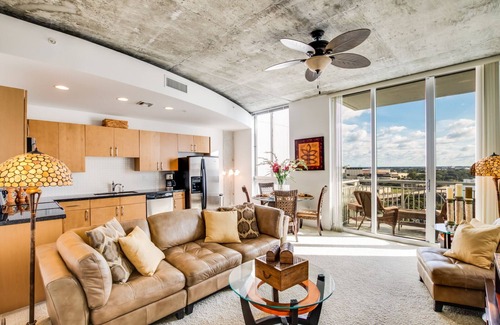 West Palm Beach Condo | Luxury Condo Located Near Restaurants, Theaters & Beaches.