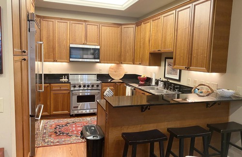 Oxford Condo | Luxury Condo on Oxford Square