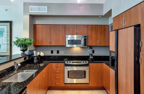 East Ocean Ave Condo | Luxury condo on the intercoastal with resort style amenities. Walk to beach,cafe