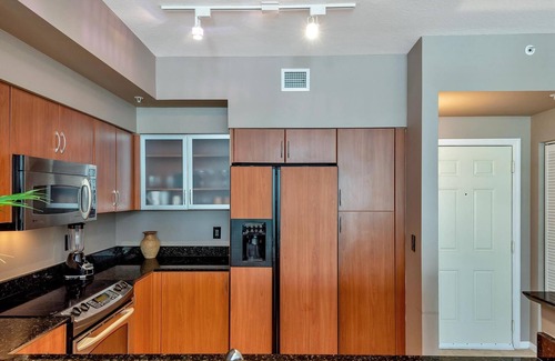 East Ocean Ave Condo | Luxury condo on the intercoastal with resort style amenities. Walk to beach,cafe