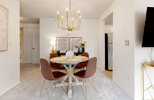 Downtown Seattle Condo | Luxury corner condo with city views, indoor pool & gym - 1 block from Pike Place