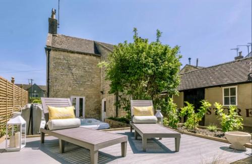 Winchcombe House | Luxury Cotswolds Cottage with Hot Tub