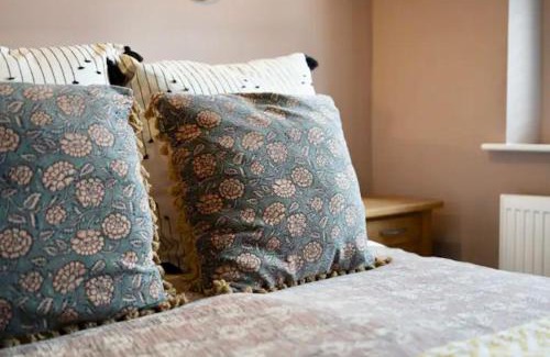 Winchcombe House | Luxury Cotswolds Cottage with Hot Tub
