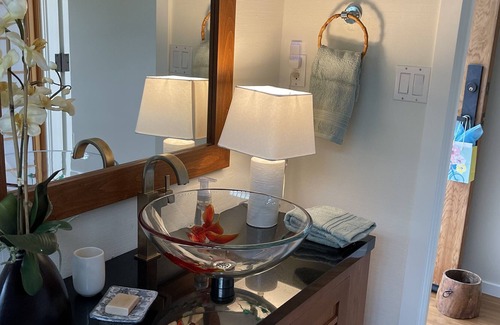 Southeast Carmel Cottage | Luxury Cottage in Excellent Carmel-by-the-Sea Downtown Location!