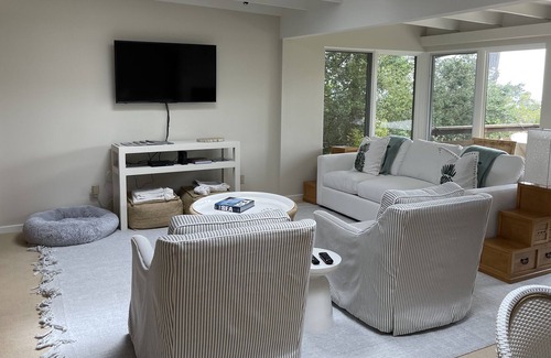 Southeast Carmel Cottage | Luxury Cottage in Excellent Carmel-by-the-Sea Downtown Location!