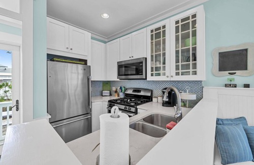 Sunnyside House | Luxury Cottage in Carillon Beach. A min walk to the beach!