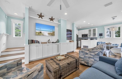 Sunnyside House | Luxury Cottage in Carillon Beach. A min walk to the beach!