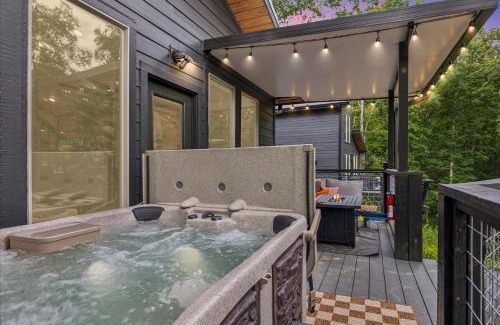 Gatlinburg - Pigeon Forge House | Luxury Cottage Game House Hot Tub Fire Pit
