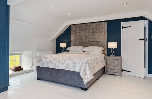 Pentrefelin Cottage | Luxury Cottage with hot tub, sleeps 8. Wales
