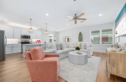 Gulf Shores House | LUXURY COTTAGE IN THE HEART OF GULF SHORES!