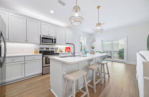 Gulf Shores House | LUXURY COTTAGE IN THE HEART OF GULF SHORES!