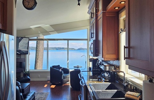 Chemainus House | Luxury cottage on the ocean