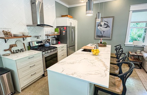 Fairhope House | Luxury Cottage|Pickleball, Dining & Downtown Walks