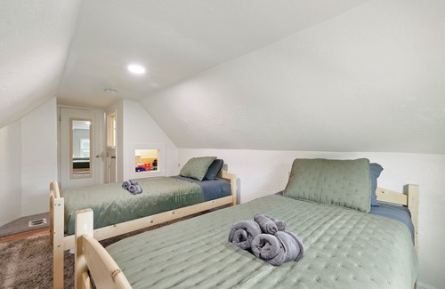 Ogden Cottage | Luxury Cottage - Upstairs Suite, Bidet, Big Groups