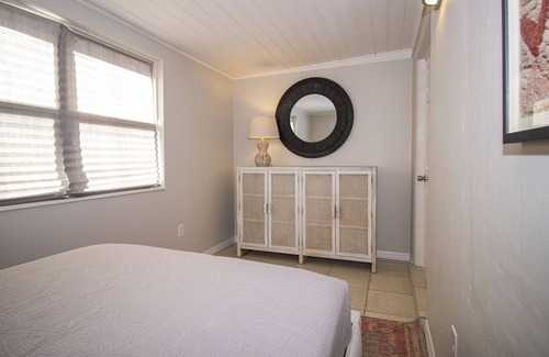 Englewood House | ~Luxury cottage with private beach access and boat slips~