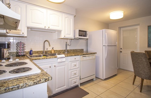 Englewood House | ~Luxury cottage with private beach access and boat slips~