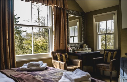 Rowen House | Luxury Country House and landscaped gardens overlooking mountains with parking