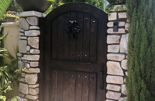 Rancho Ponderosa Apartment | LUXURY COURTYARD GARDEN SUITE