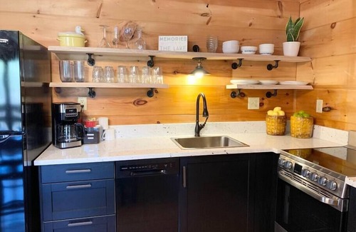 Lake Lure Cabin | Luxury Creek Waters Cabin - walk to Chimney Rock & Lake Lure