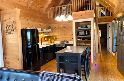 Lake Lure Cabin | Luxury Creek Waters Cabin - walk to Chimney Rock & Lake Lure