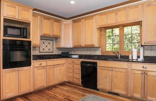 Clayton House | Luxury Creekside Lodge on Lake Burton – Walk to Marina