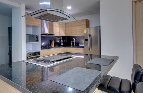 Crespo Condo | Luxury CTG Airport Penthouse 3 BD 2 BA Suite + Rooftop Pool