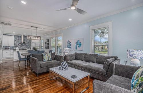Galveston Villa | Luxury Designer Villa by the Beach Bright Beautiful Brand New