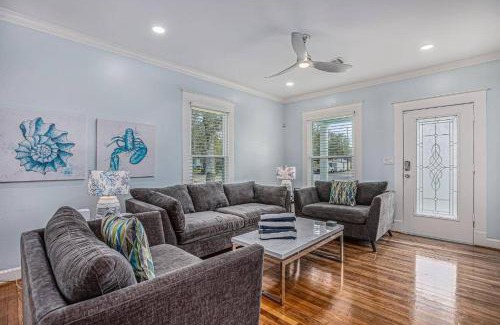 Galveston Villa | Luxury Designer Villa by the Beach Bright Beautiful Brand New