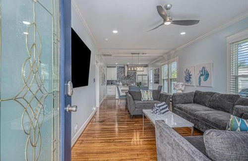 Galveston Villa | Luxury Designer Villa by the Beach Bright Beautiful Brand New