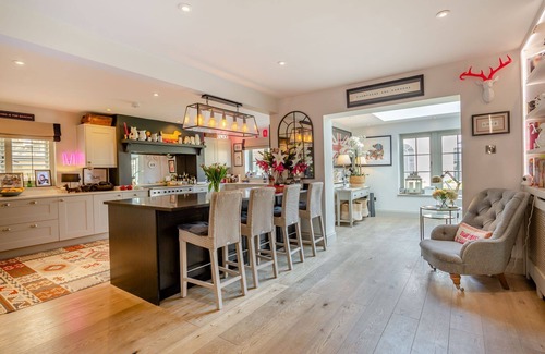 Ewen House | Luxury Detached Cotswold Holiday Home - Honeysuckle House