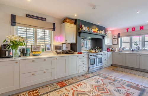 Ewen House | Luxury Detached Cotswold Holiday Home - Honeysuckle House