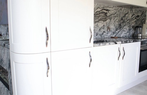 Belper House | Luxury Dog Friendly Peak District Barn. Amazing Walks, Village pub & restaurant.