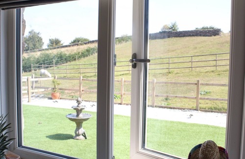 Belper House | Luxury Dog Friendly Peak District Barn. Amazing Walks, Village pub & restaurant.
