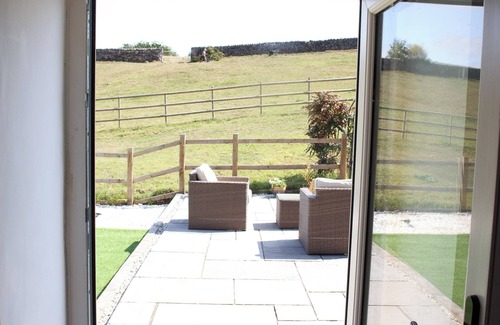 Belper House | Luxury Dog Friendly Peak District Barn. Amazing Walks, Village pub & restaurant.