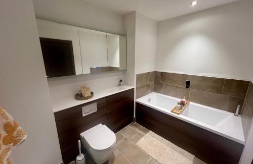 Gascoigne House | Luxury Double Bed En-Suite in London