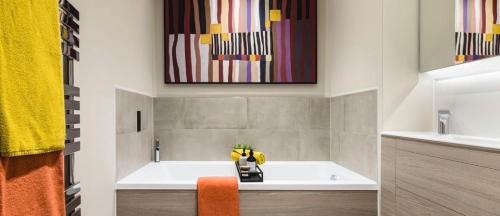 Gascoigne House | Luxury Double Bed En-Suite in London